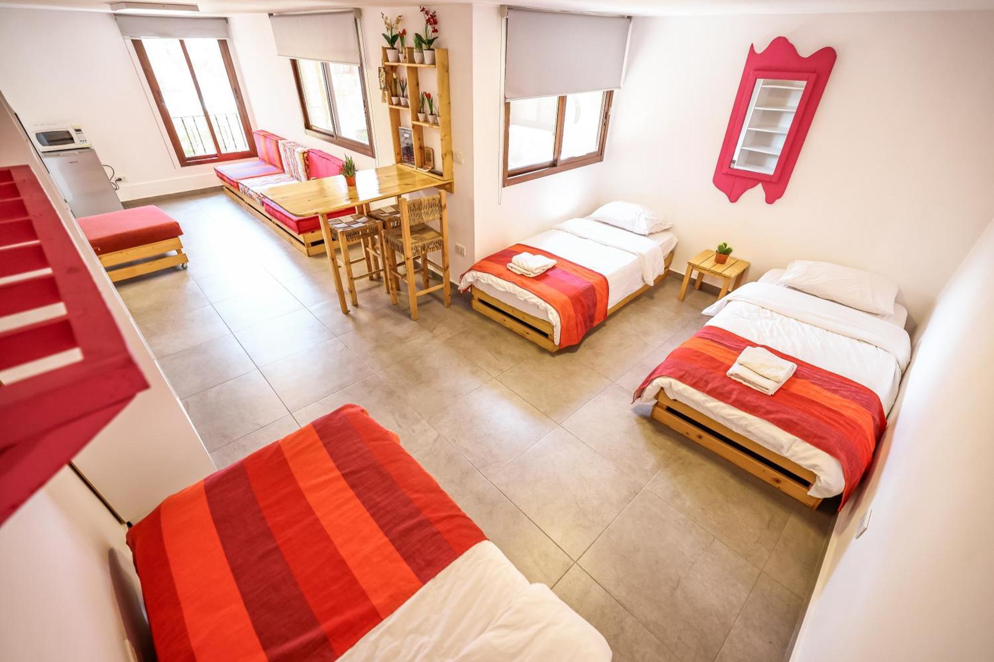 Old Town Guesthouses บาทรูน ภายนอก รูปภาพ